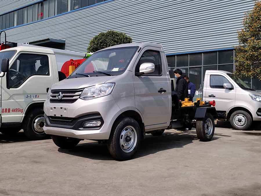 國(guó)六長(zhǎng)安3方勾臂垃圾車