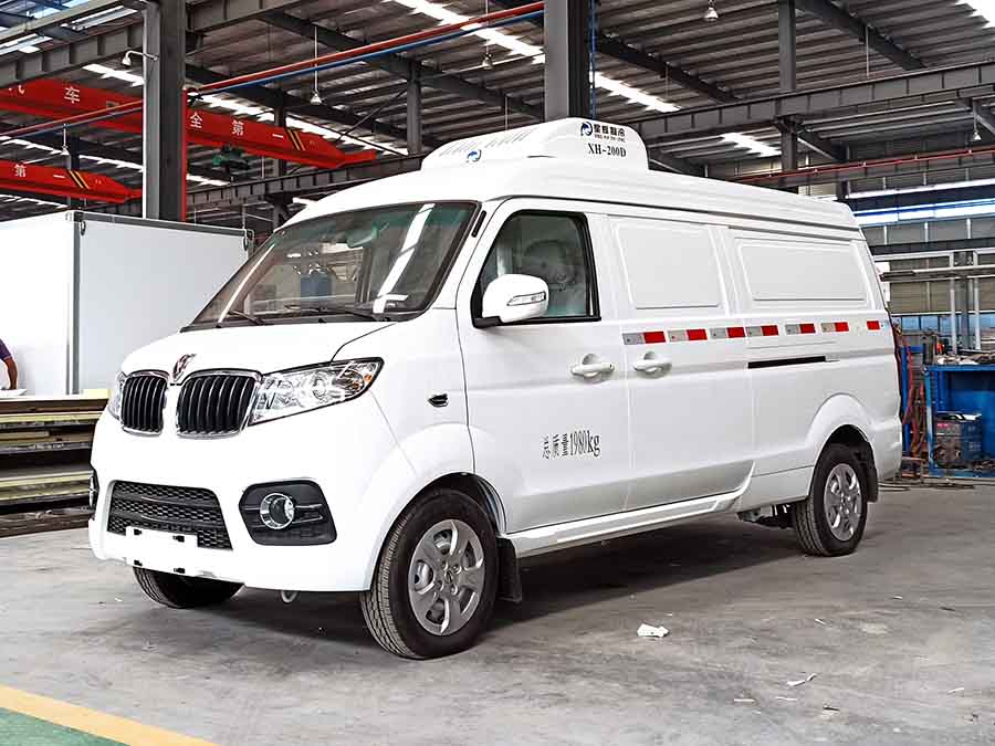 國(guó)六金杯新海獅面包冷藏車