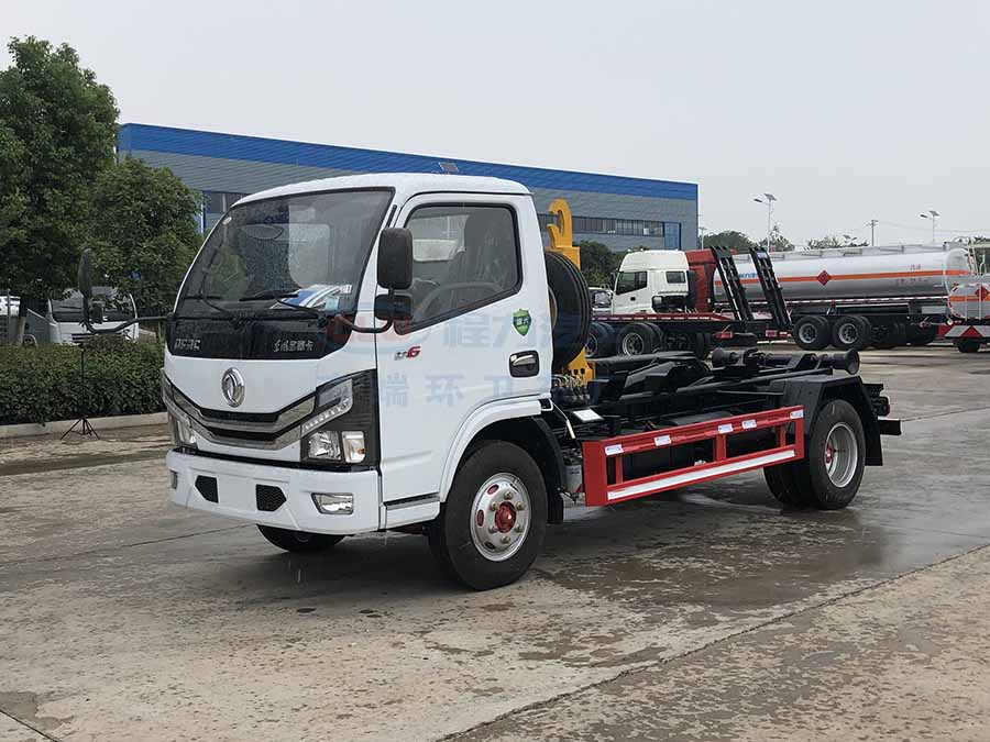6方東風(fēng)小多利卡勾臂垃圾車